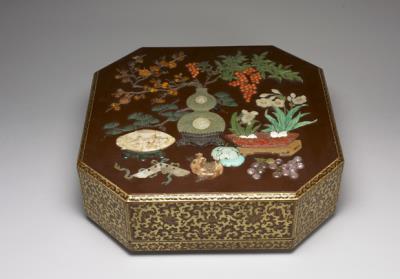 图片[2]-Octagonal lacquered box with decor of appreciating antiquities. 18th -19 th century, Qing dynasty.-China Archive